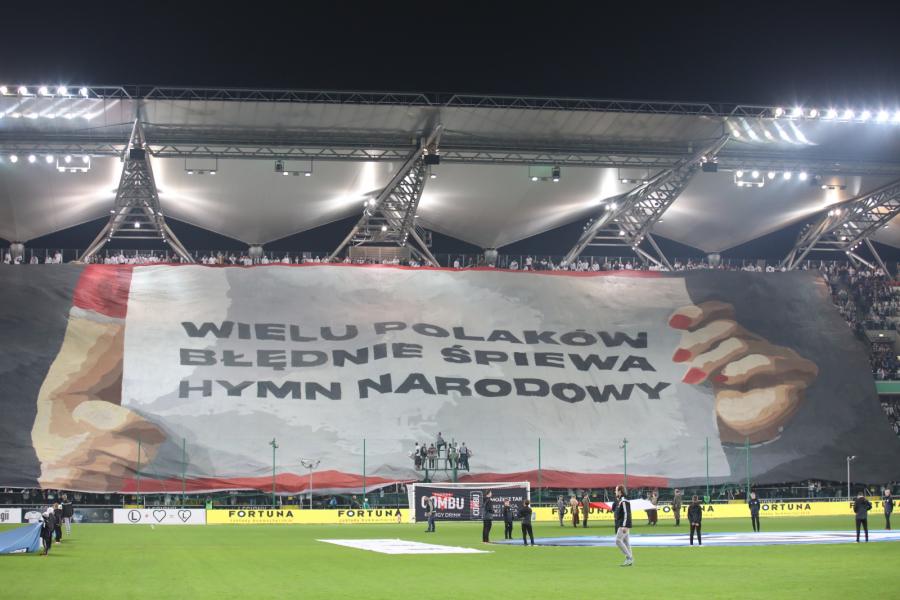 Oprawa kibiców Legii Warszawa przed meczem 14. kolejki piłkarskiej Ekstraklasy z Górnikiem Zabrze