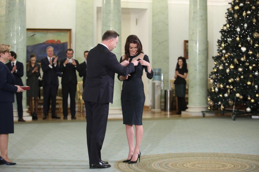 Prezydent Andrzej Duda odznacza Krzyżem Komandorskim Orderu Odrodzenia Polski byłą tenisistkę Agnieszkę Radwańską