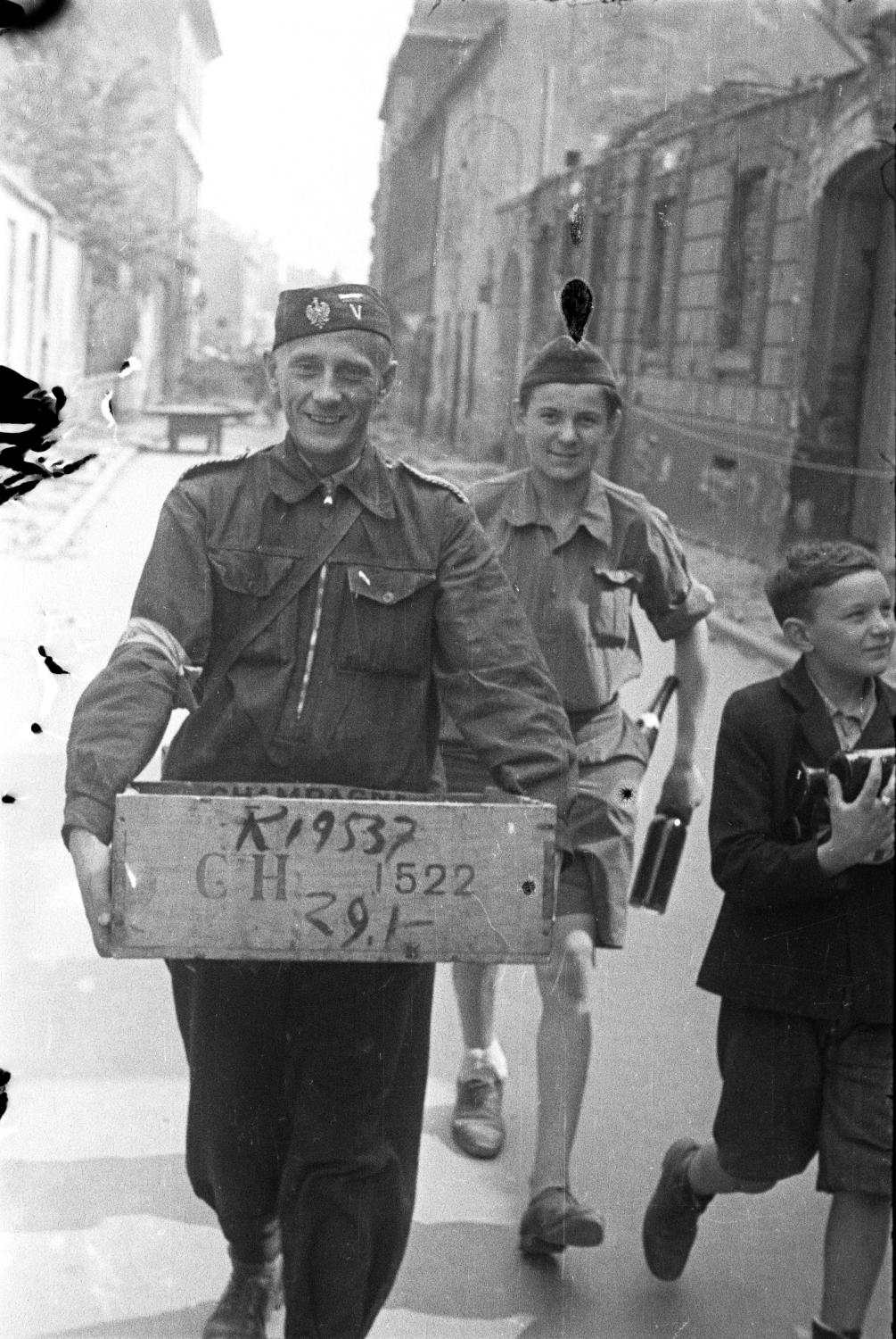 Chłopak Z Warszawy Powstanie Warszawskie Oczami Szesnastoletniego żołnierza Zdjęcia: Powstanie Warszawskie: Nieznane ZDJĘCIA. Część 3 [FOTO