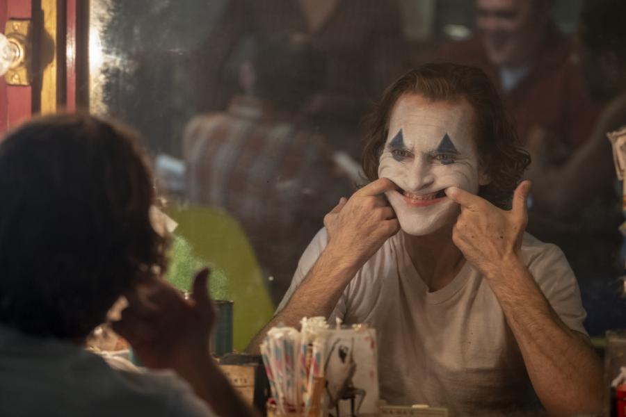 "Joker" w kinach od 4 października. © 2019 Warner Bros. Entertainment Inc