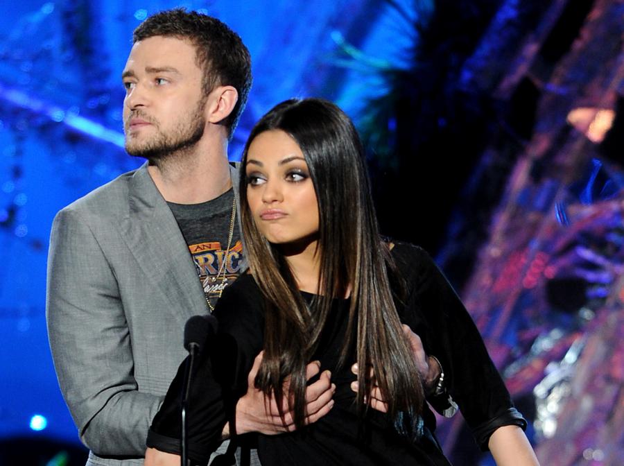 Justin Timberlake - tu na zdjęciu z Milą Kunis - ma podobno problemy z... nie wiemy, jak to napisać, ale chyba najlepiej wprost. Z gazami.