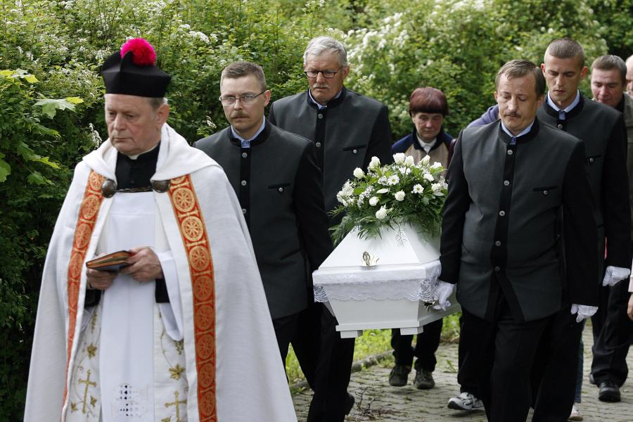 Zdjęcia: Ostatnia droga zakatowanego dziecka - Strona 5 - Wiadomości z