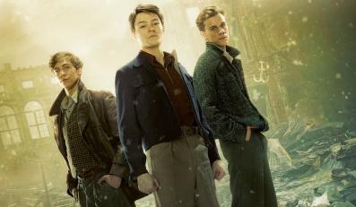 Młodzi bohaterowie rzucają "Kamienie na szaniec ...