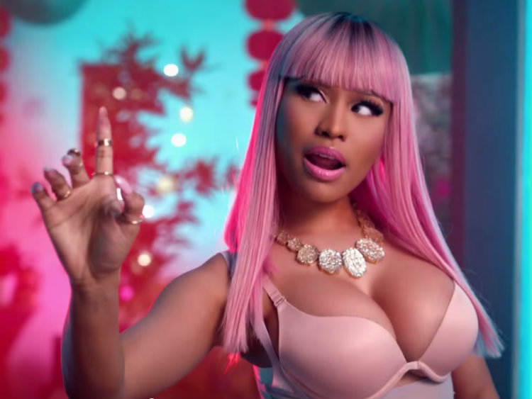 Nicki Minaj prezentuje "The Night Is Still Young"