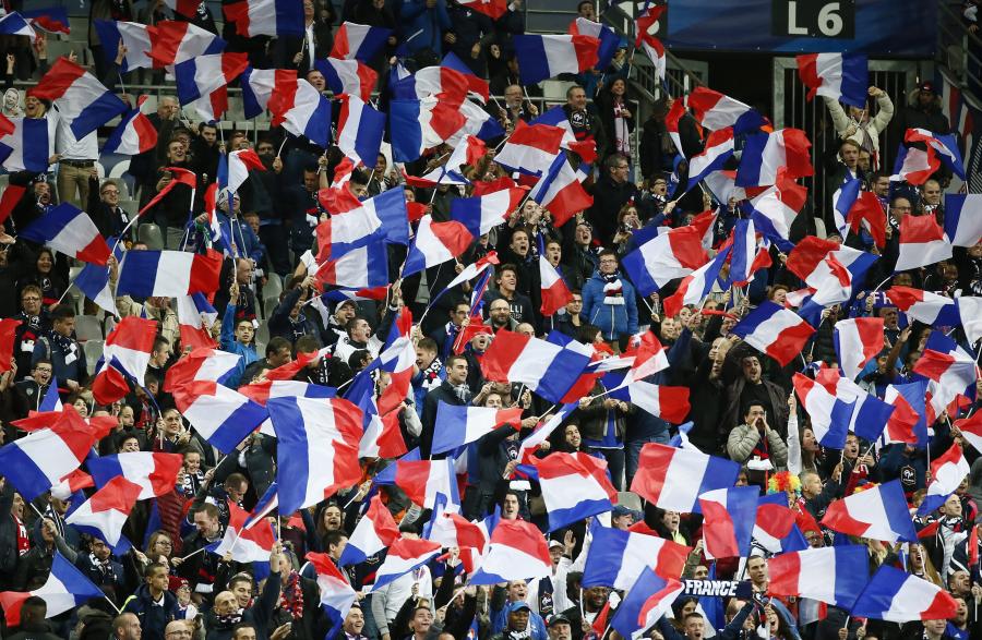 Zamachy terrorystyczne w Paryżu. Kibice bali się opuszczać Stade de France