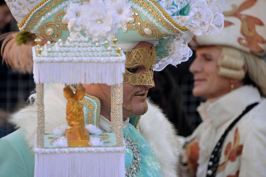 HUCZNY I PIĘKNY KARNAWAŁ W WENECJI